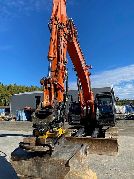 Hitachi 225US-6 8 of 17