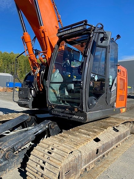 Hitachi 225US-6 14 of 17