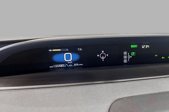 Toyota Prius 12 of 19