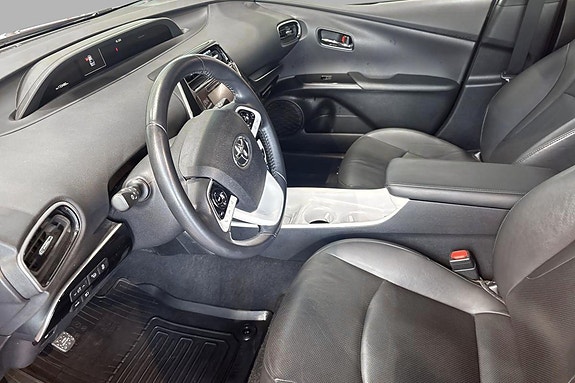 Toyota Prius 9 of 19