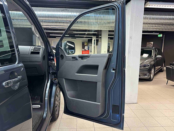 Volkswagen Transporter 26 of 29