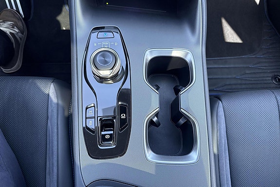 Lexus RZ550e 22 of 30