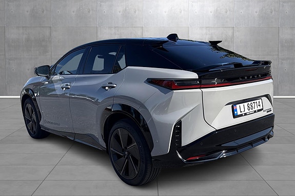 Lexus RZ550e 7 of 30