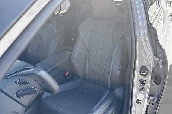 Lexus RZ550e 19 of 30