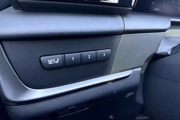 Lexus RZ550e 23 of 30