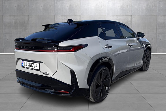 Lexus RZ550e 5 of 30