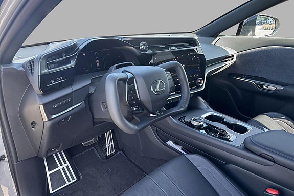 Lexus RZ550e 10 of 30