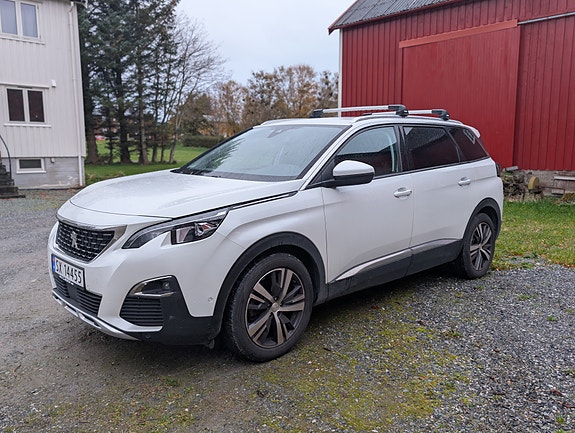 Peugeot 5008 2 of 12