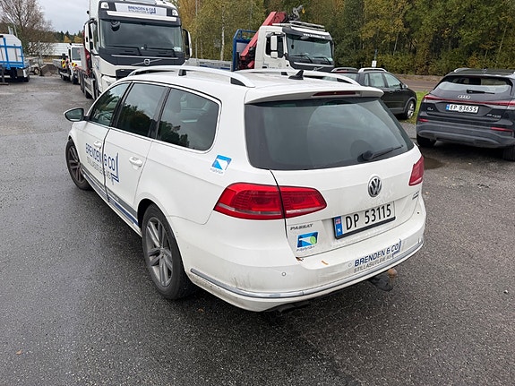 Volkswagen Passat 4 of 10