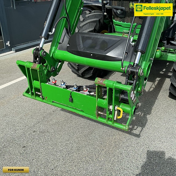 John Deere 6130R 50 KM 6 of 12