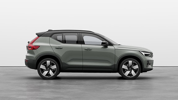 Volvo XC40 2 of 27