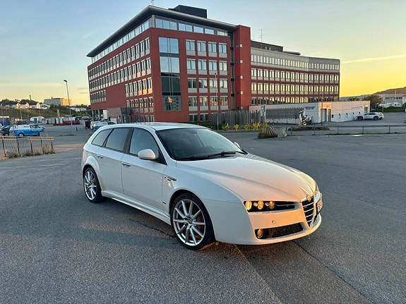 Alfa Romeo 159 3 of 20