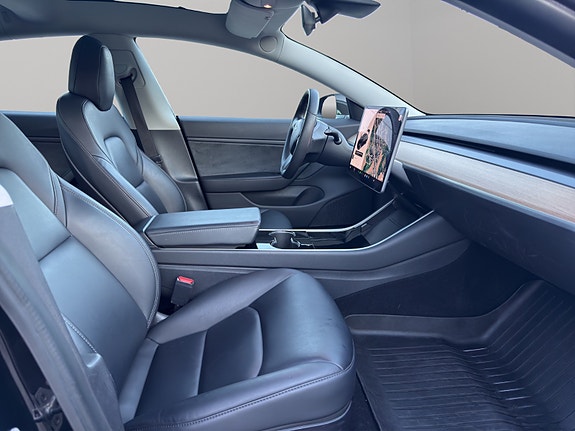 Tesla Model 3 10 of 13