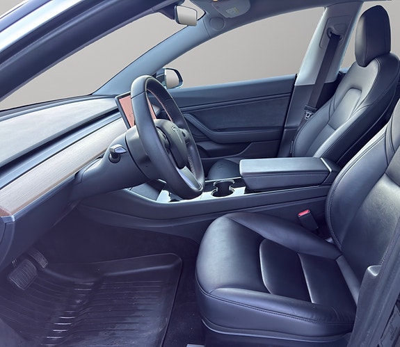 Tesla Model 3 9 of 13