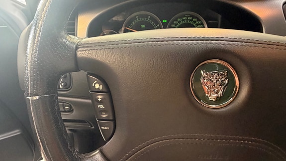 Jaguar S-TYPE 29 of 30
