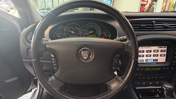 Jaguar S-TYPE 30 of 30