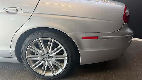 Jaguar S-TYPE 8 of 30