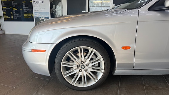 Jaguar S-TYPE 11 of 30