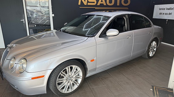 Jaguar S-TYPE 12 of 30