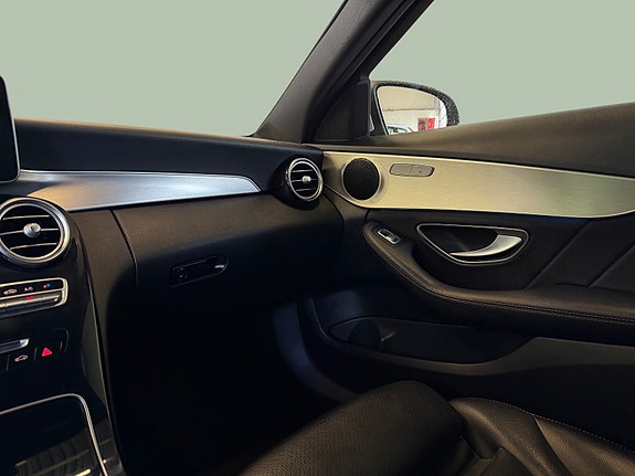 Mercedes-Benz C350 e 26 of 30