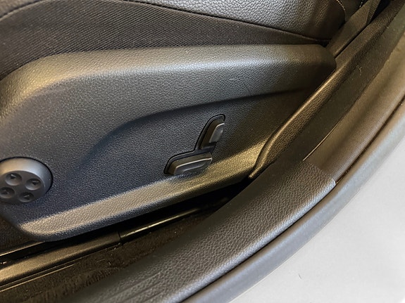 Mercedes-Benz C350 e 23 of 30