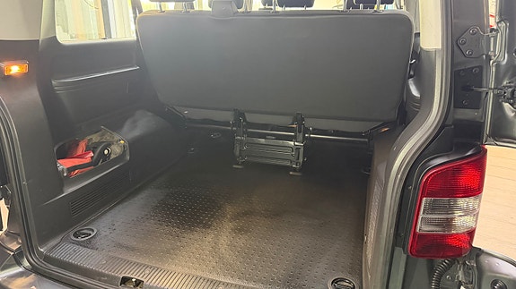Volkswagen Caravelle 23 of 30