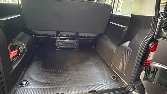 Volkswagen Caravelle 18 of 30