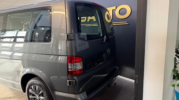 Volkswagen Caravelle 8 of 30