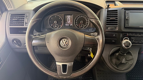 Volkswagen Caravelle 29 of 30