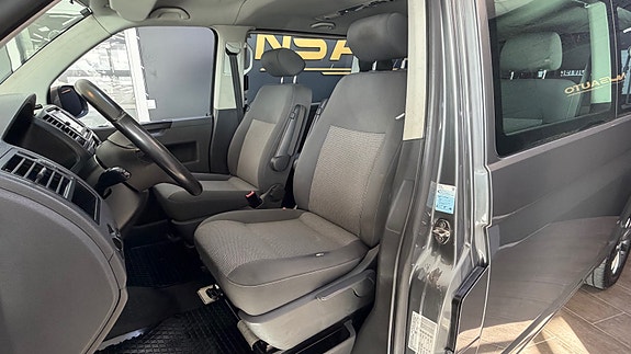 Volkswagen Caravelle 13 of 30