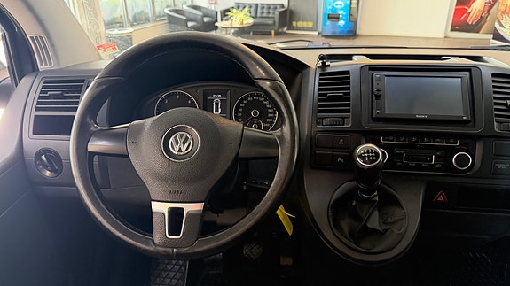 Volkswagen Caravelle 25 of 30