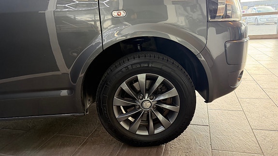Volkswagen Caravelle 4 of 30