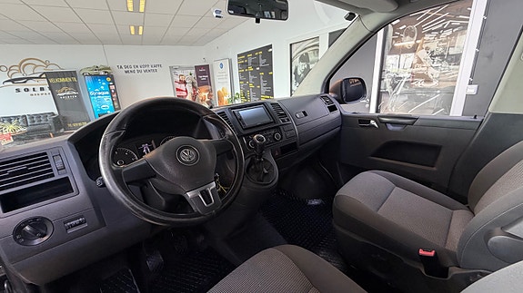 Volkswagen Caravelle 22 of 30