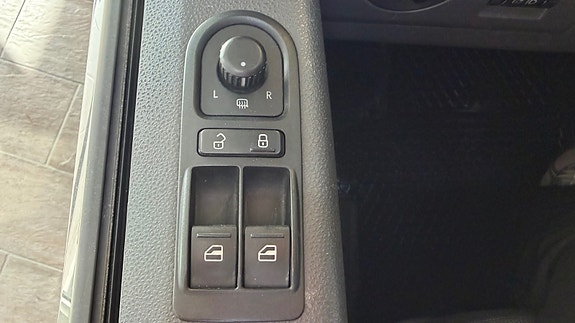 Volkswagen Caravelle 28 of 30