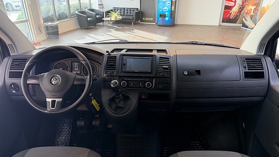Volkswagen Caravelle 26 of 30