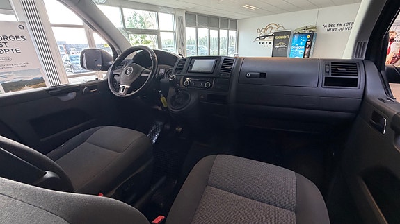 Volkswagen Caravelle 21 of 30