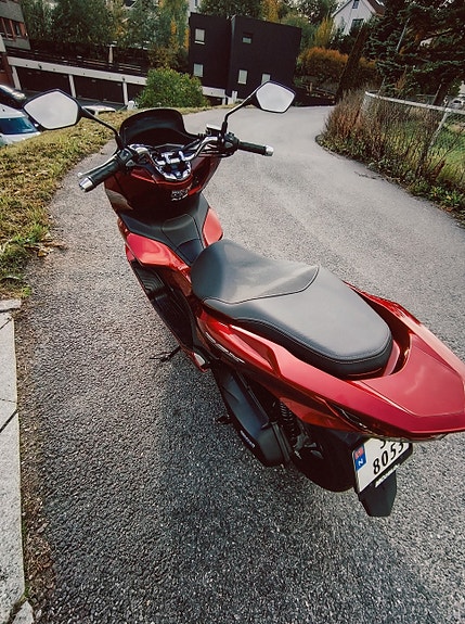 Honda PCX 125 2 of 4