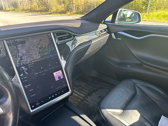 Tesla Model S 10 of 21