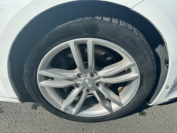 Tesla Model S 15 of 21