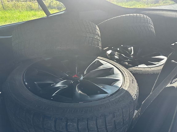 Tesla Model S 18 of 21