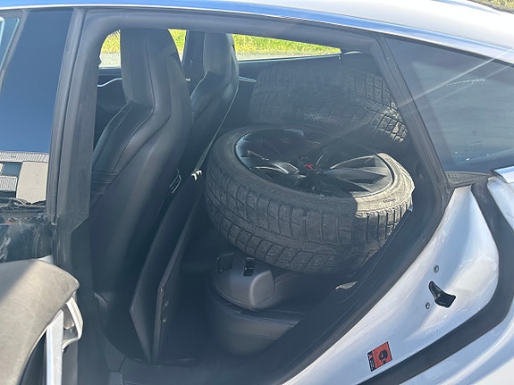 Tesla Model S 17 of 21
