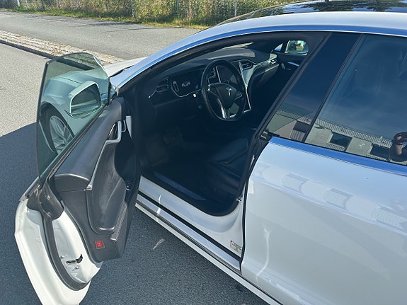 Tesla Model S 7 of 21