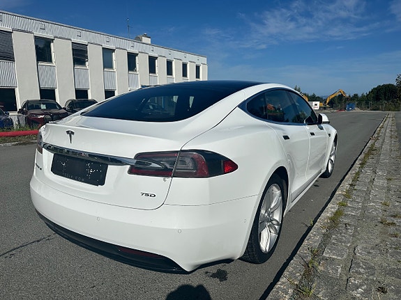 Tesla Model S 4 of 21