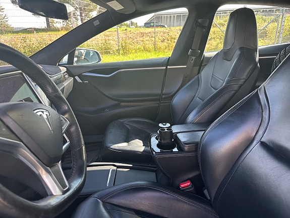 Tesla Model S 11 of 21