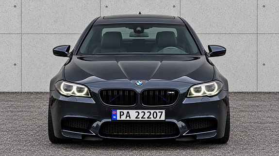 BMW M5 2 of 30