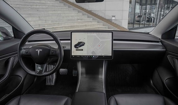 Tesla Model 3 4 of 5