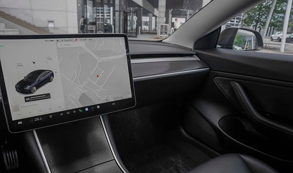 Tesla Model 3 3 of 5