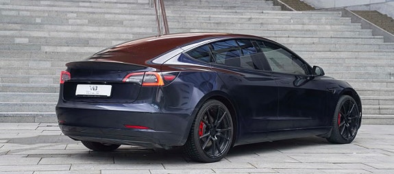 Tesla Model 3 2 of 5