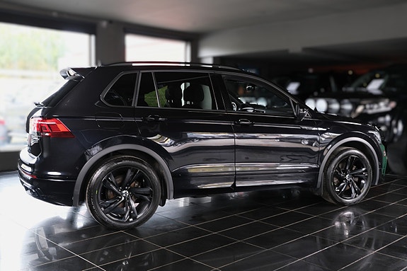 Volkswagen Tiguan 3 of 30