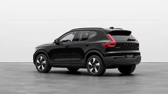 Volvo XC40 4 of 27